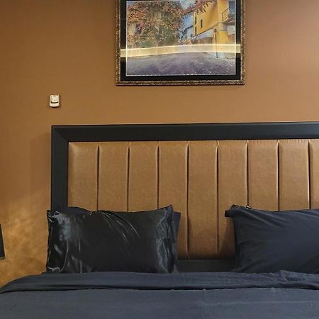 Goldcrest Luxury Apartments Лахор Экстерьер фото