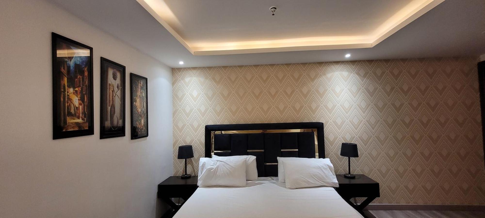 Goldcrest Luxury Apartments Лахор Экстерьер фото