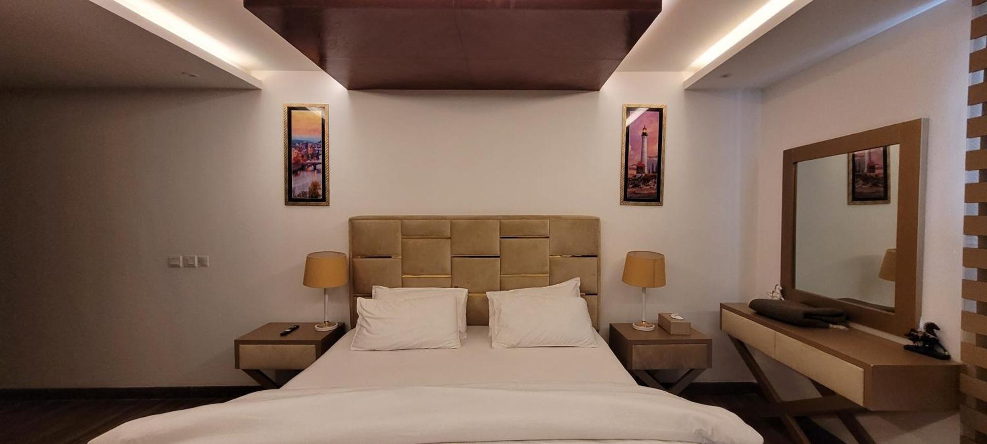 Goldcrest Luxury Apartments Лахор Экстерьер фото