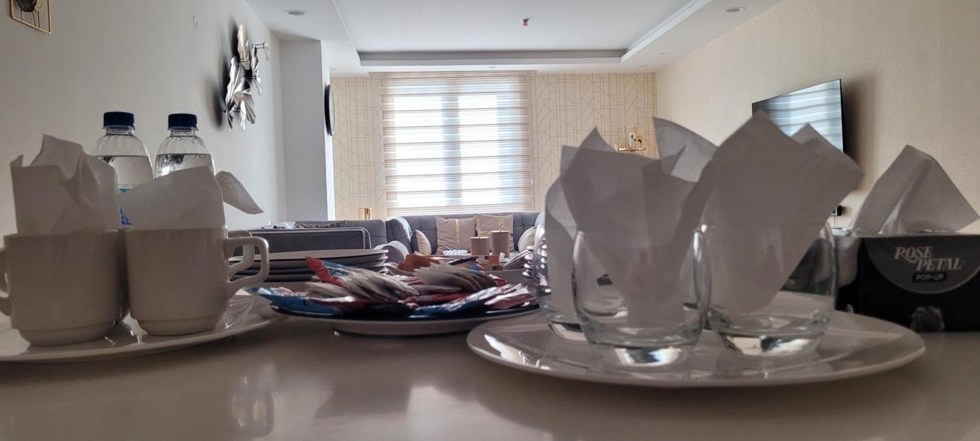 Goldcrest Luxury Apartments Лахор Экстерьер фото