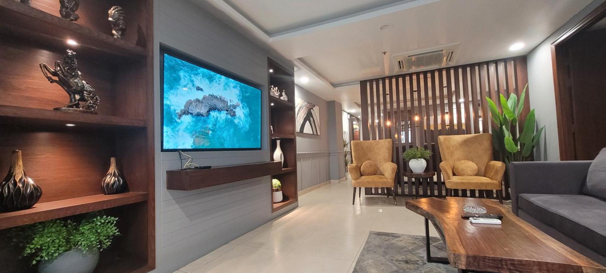 Goldcrest Luxury Apartments Лахор Экстерьер фото