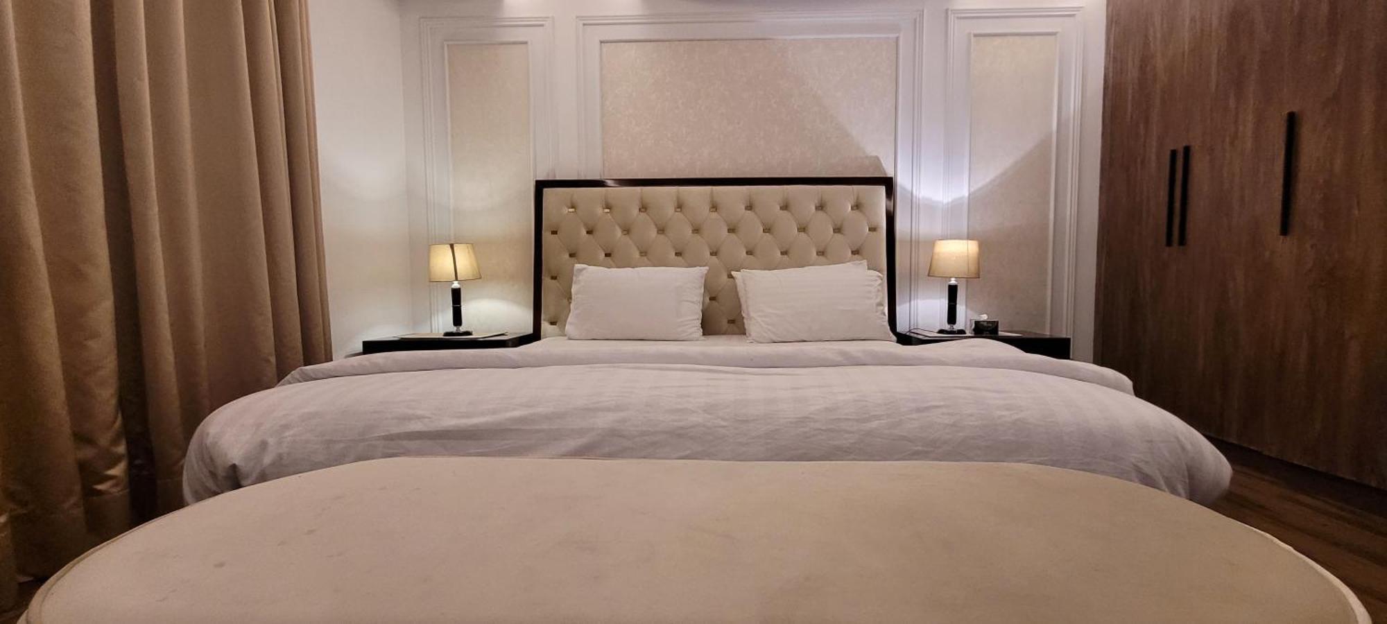 Goldcrest Luxury Apartments Лахор Экстерьер фото