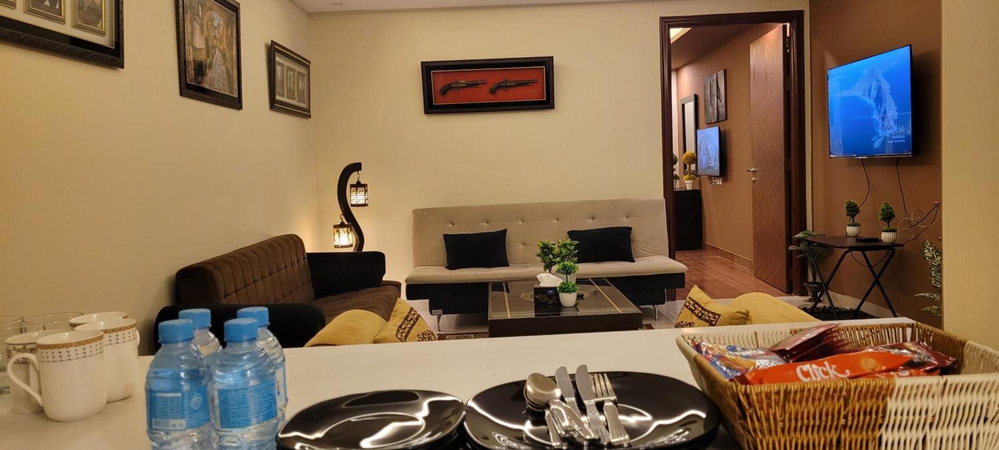 Goldcrest Luxury Apartments Лахор Экстерьер фото