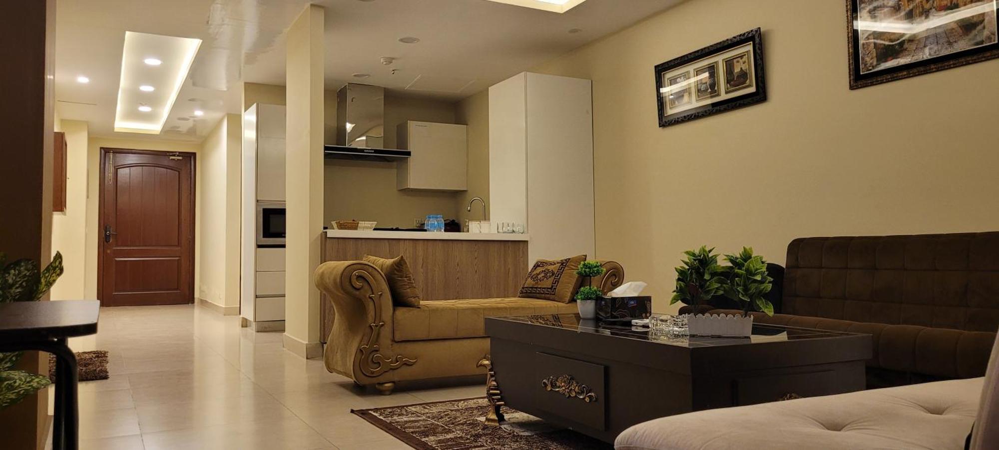Goldcrest Luxury Apartments Лахор Экстерьер фото