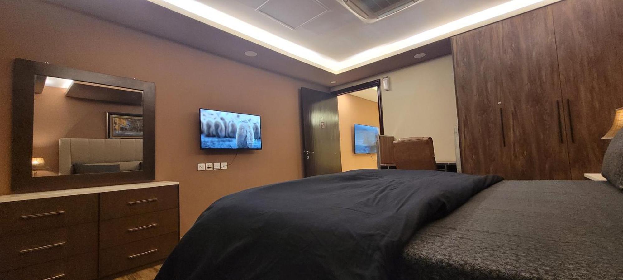Goldcrest Luxury Apartments Лахор Экстерьер фото